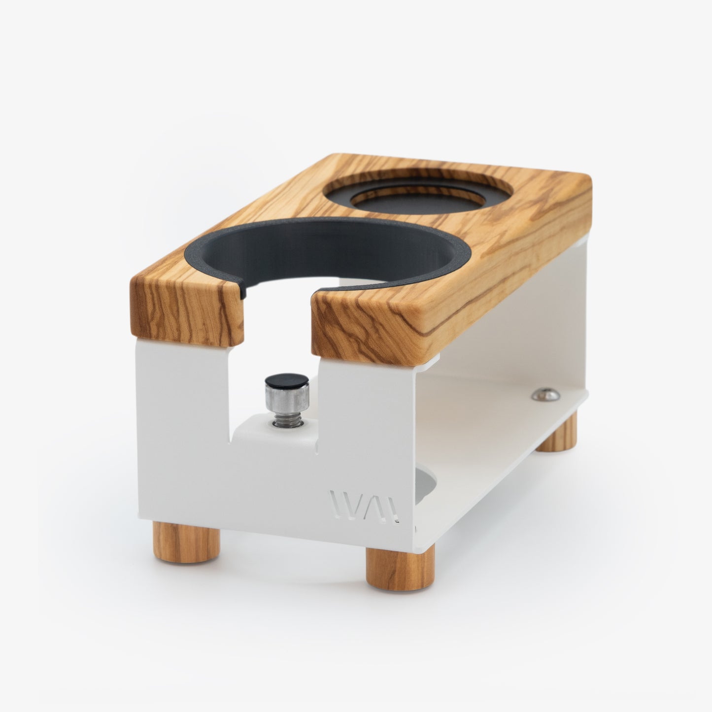 Tamperstation Lang aus pulverbeschichtetem Edelstahl in Weiß mit Olivenholz-Elementen